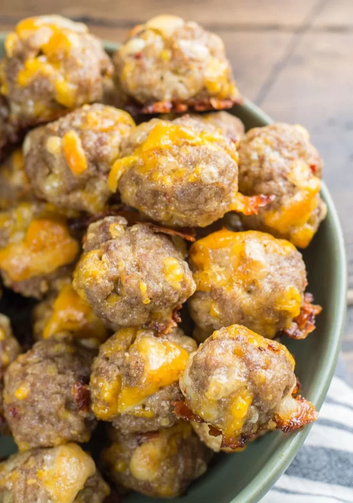 Sausage and egg balls are a breakfast message you want to hear in the morning, but they are also great as a snack.  These beauties are a gastronomic delight and are beautiful to look at.  They just look as good as they taste